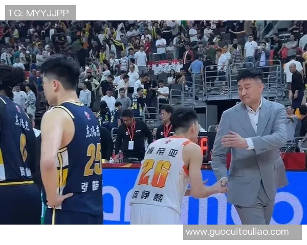 篮球场边的明星们如何影响比赛与球迷的热情与期待
